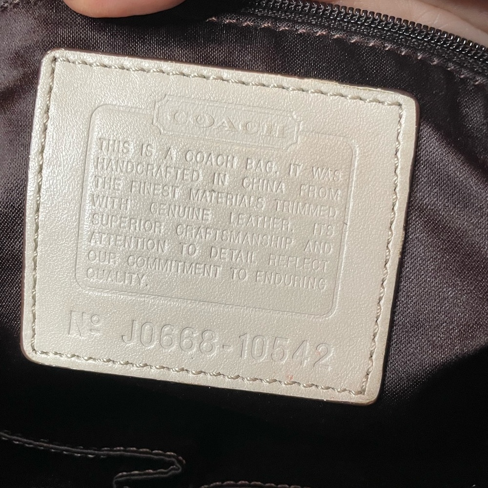 Coach signature with metallic accents - Picture 10 of 10